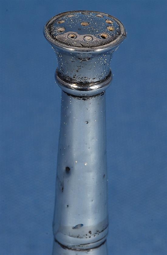 A Victorian novelty silver hunting horn pepperette, Height: 122mm Weight: 1.3oz/42grms